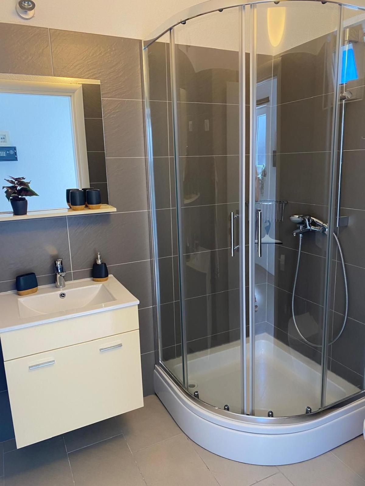 Villa Pina Tisno Apartment Zonsa 2 Pers מראה חיצוני תמונה